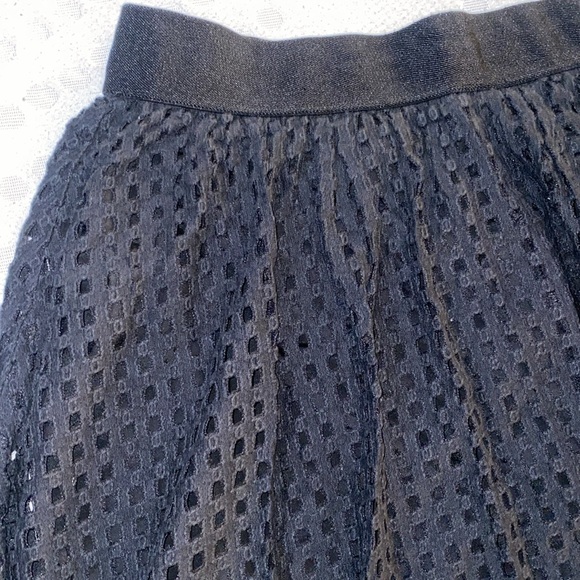 Black flowy skirt - Picture 3 of 8